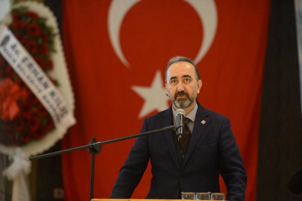 CHP İzmir'de yönetim toplandı: Başkanlarımıza sahip çıkacağız!