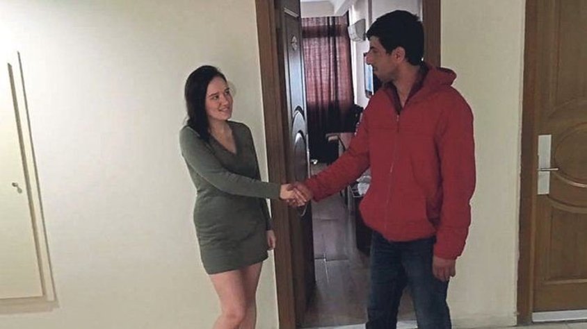 Basmane'de yangından kurtulmuştu, kahramanıyla buluştu