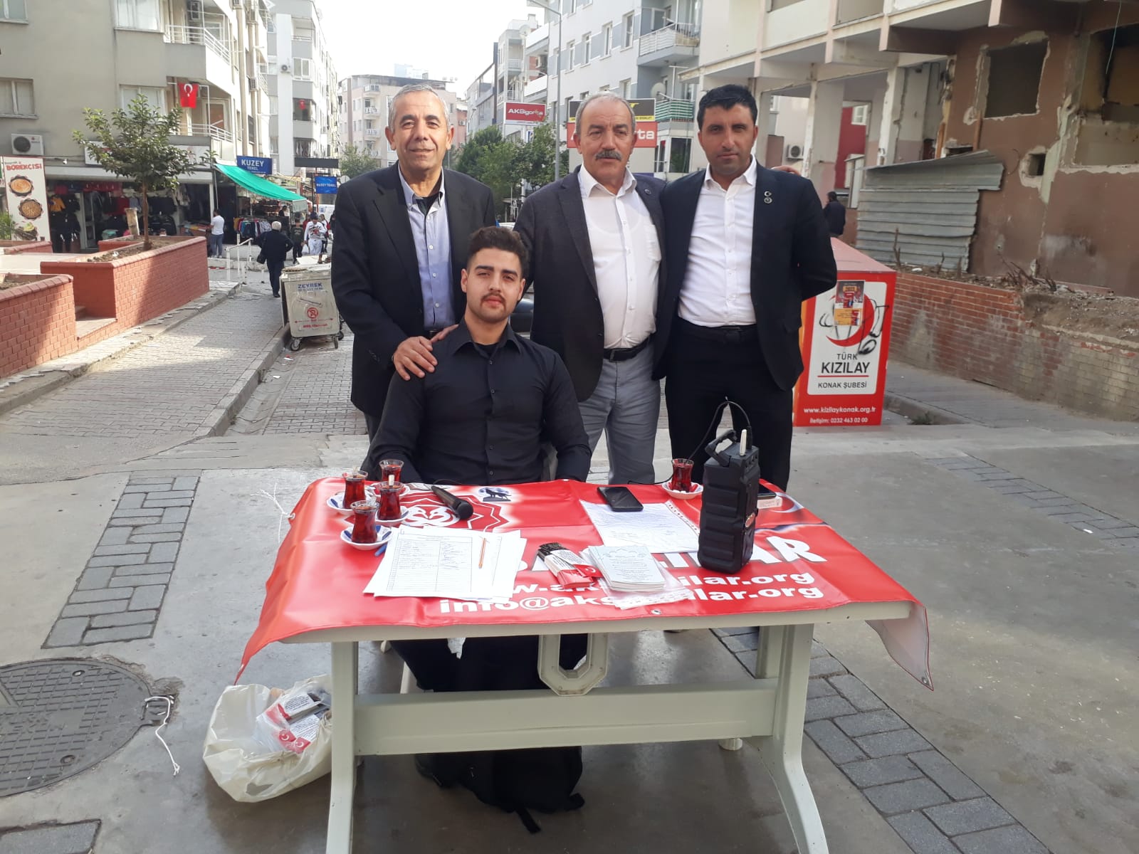 Aksaçlılar'dan Bayraklı'da imza kampanyası