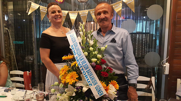 ÇEYREK ASIRLIK BAŞKANA COŞKULU YENİ YAŞ KUTLAMASI