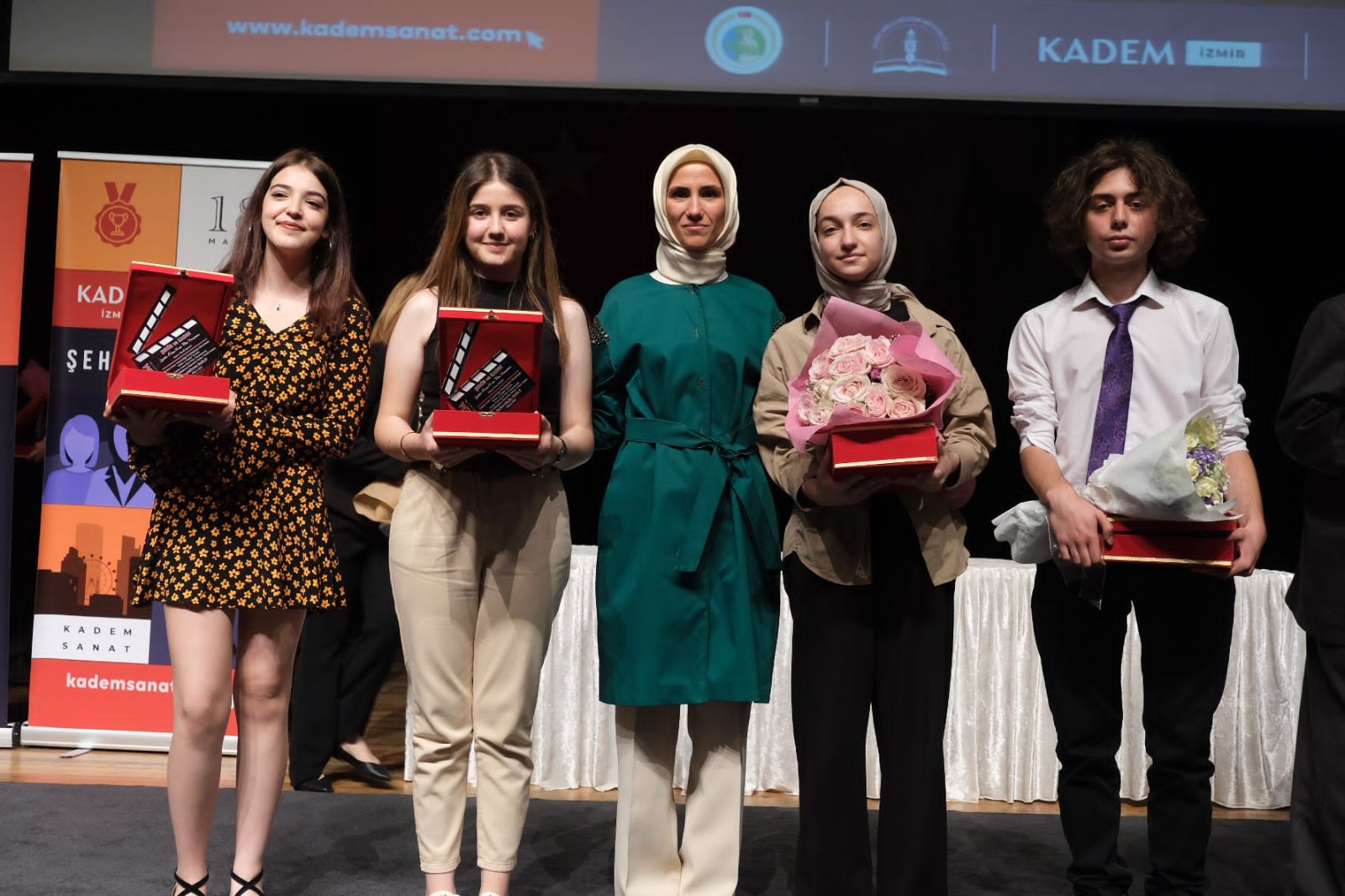 GENÇLERİN GÖZÜNDEN “ŞEHİR VE KADIN”