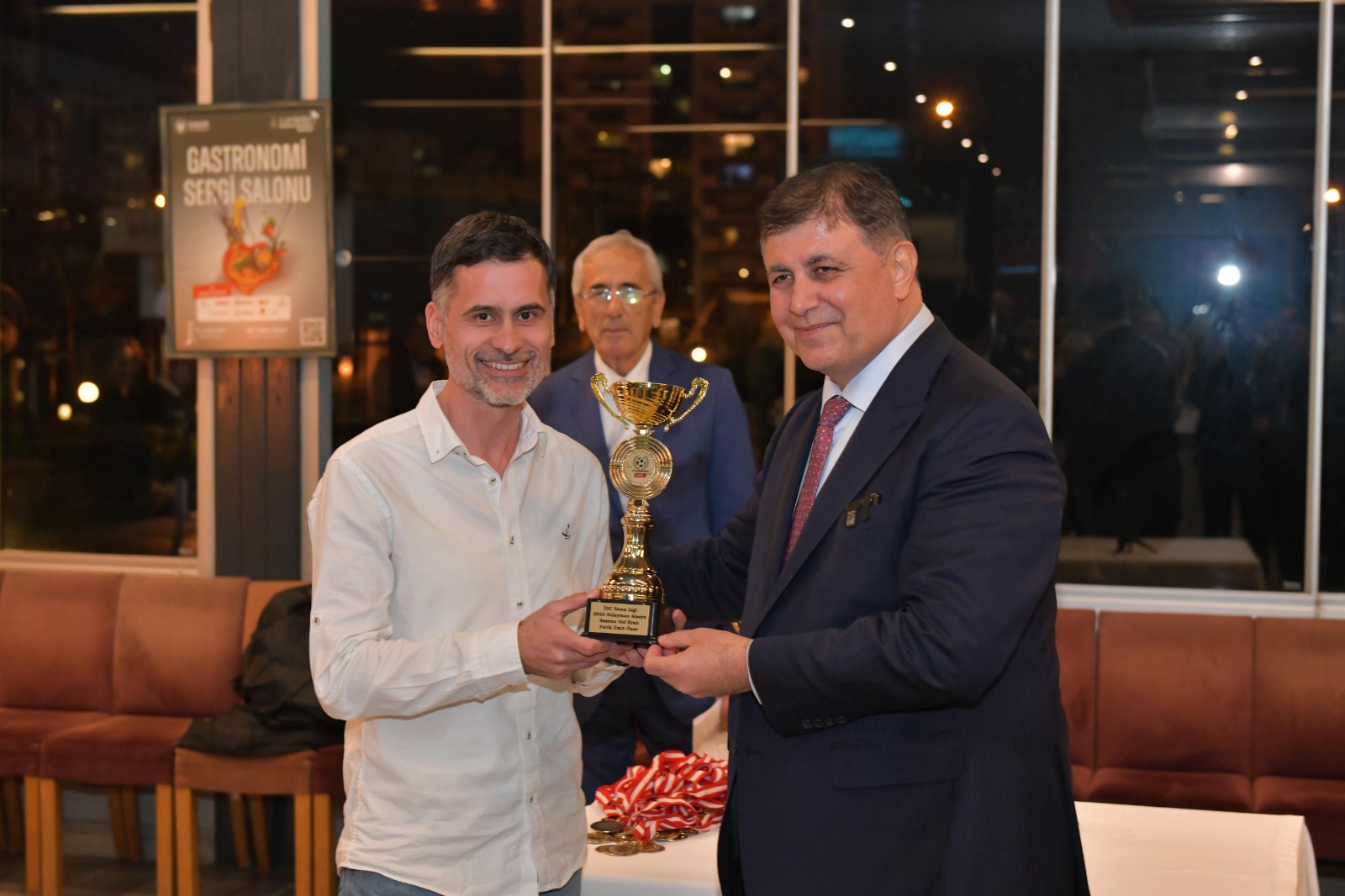 Başkan Tugay, “Böyle zor günlerde mesleki dayanışmayı artırmak gerekiyor”