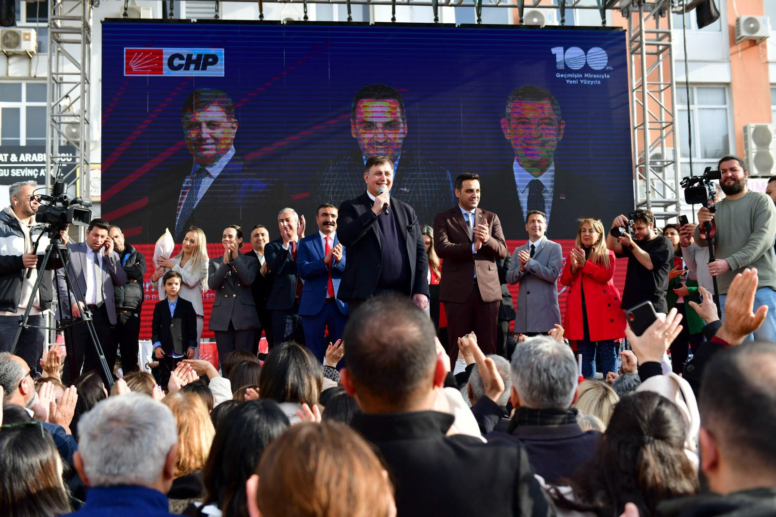 Bayındır, Çiğli ve Karabağlar'da Tugay'a coşkulu karşılama