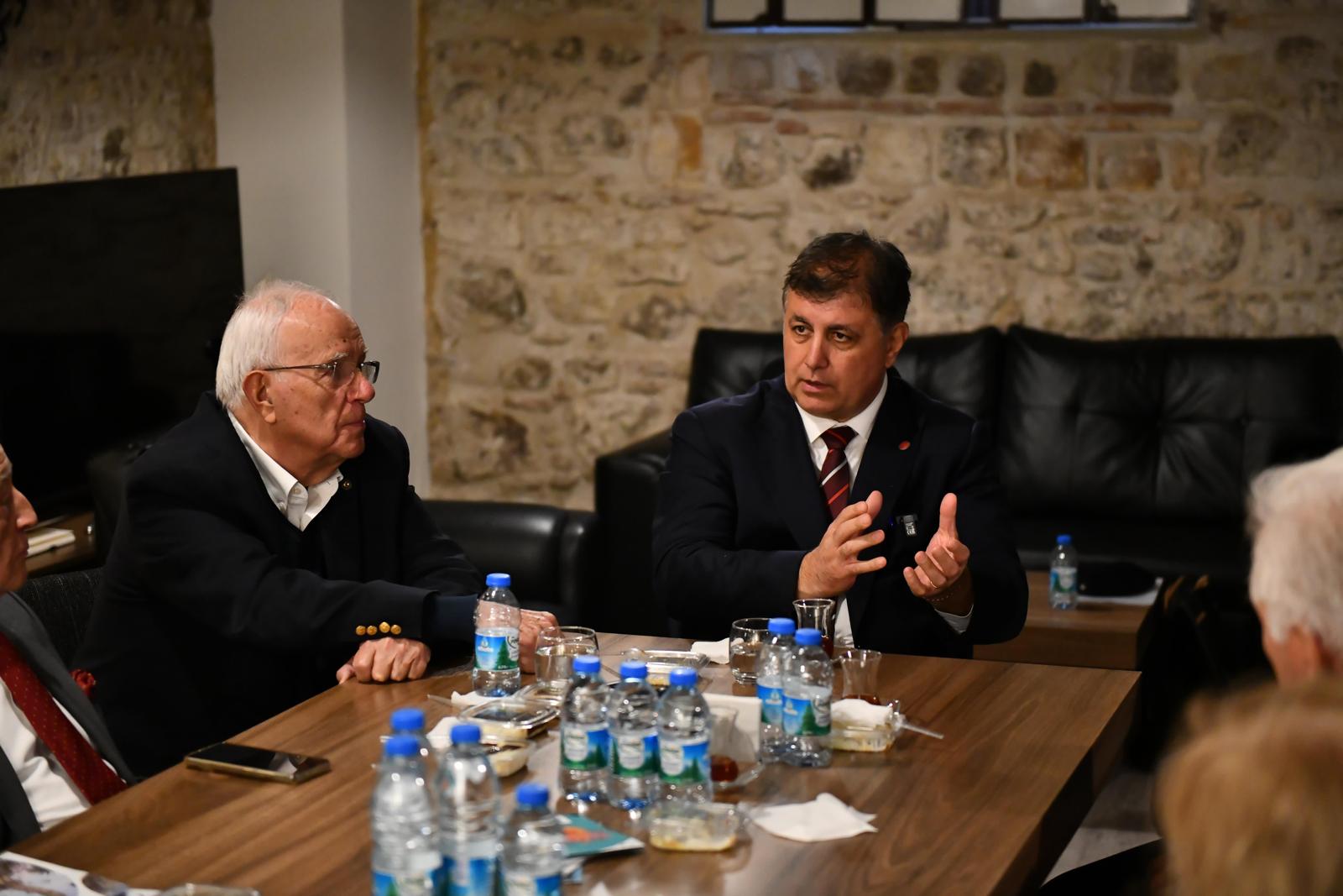 Başkan Tugay, genç iş insanlarına projelerini anlattı