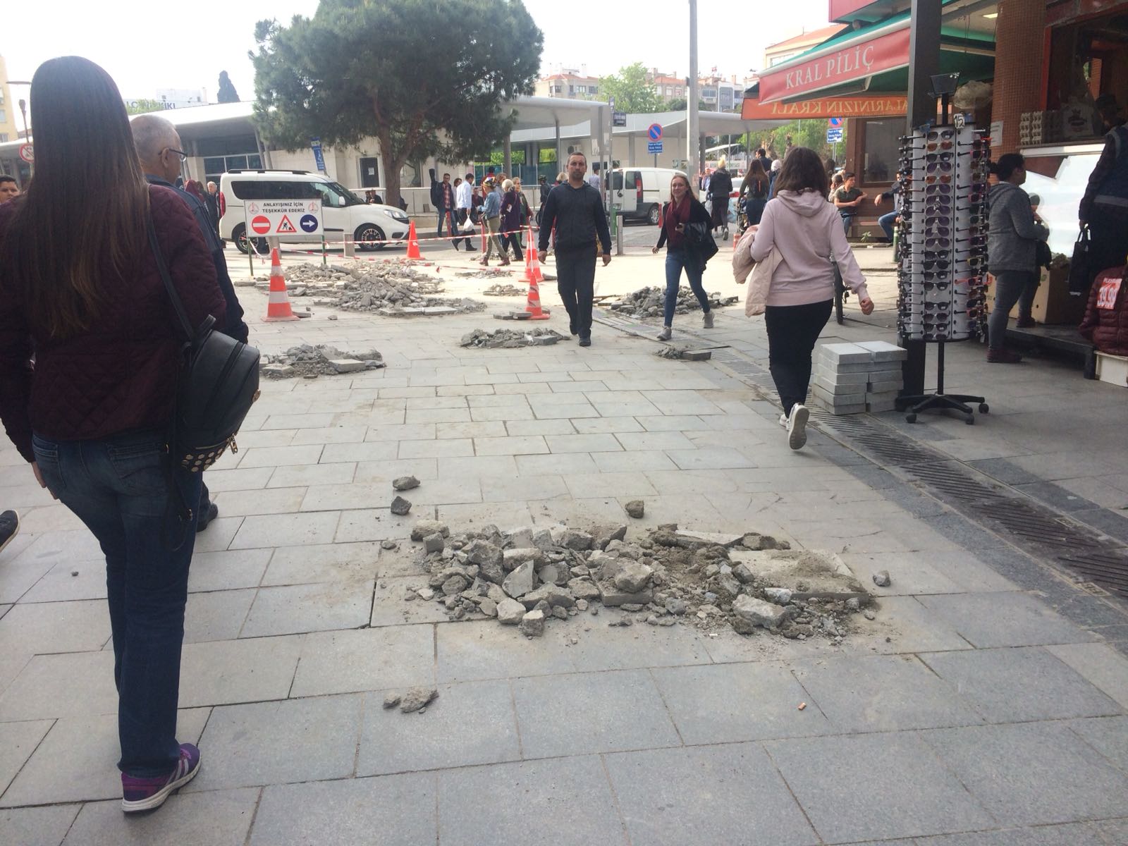 DARISI KARŞIYAKA ÇARŞISININ BAŞINA