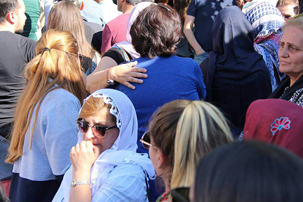 Gözyaşlarıyla uğurlandı