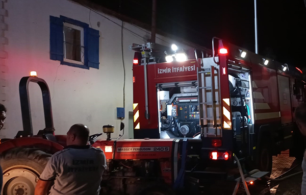 Ödemiş'te bir evin deposunda çıkan yangın söndürüldü