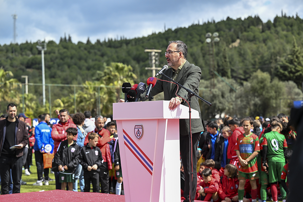 İzmir'de U12 şöleni: Futbolun geleceği İzmir sahnesinde!