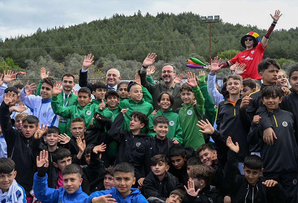 İzmir'de U12 şöleni: Futbolun geleceği İzmir sahnesinde!