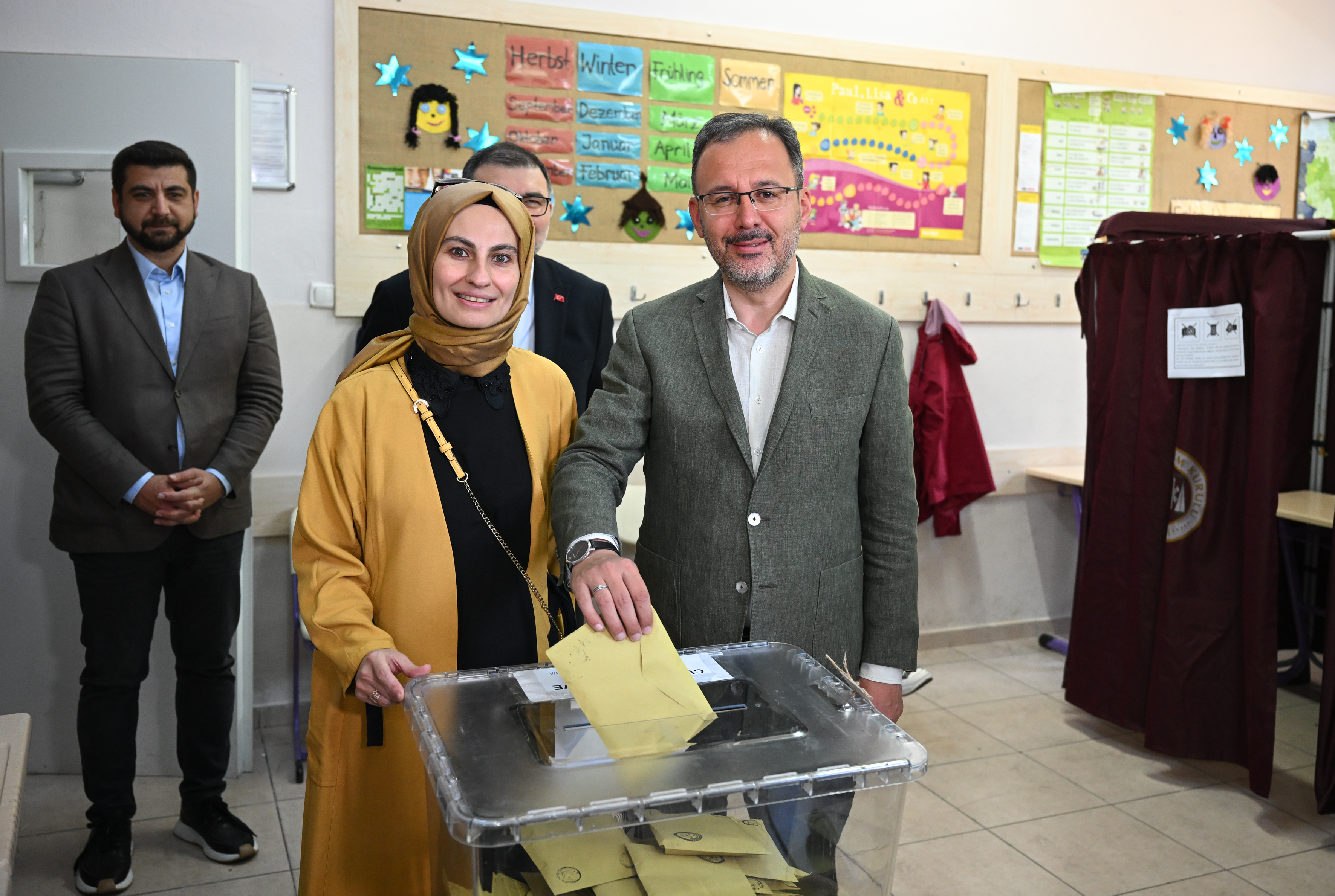 Gençlik ve Spor Bakanı Kasapoğlu, İzmir'de oyunu kullandı