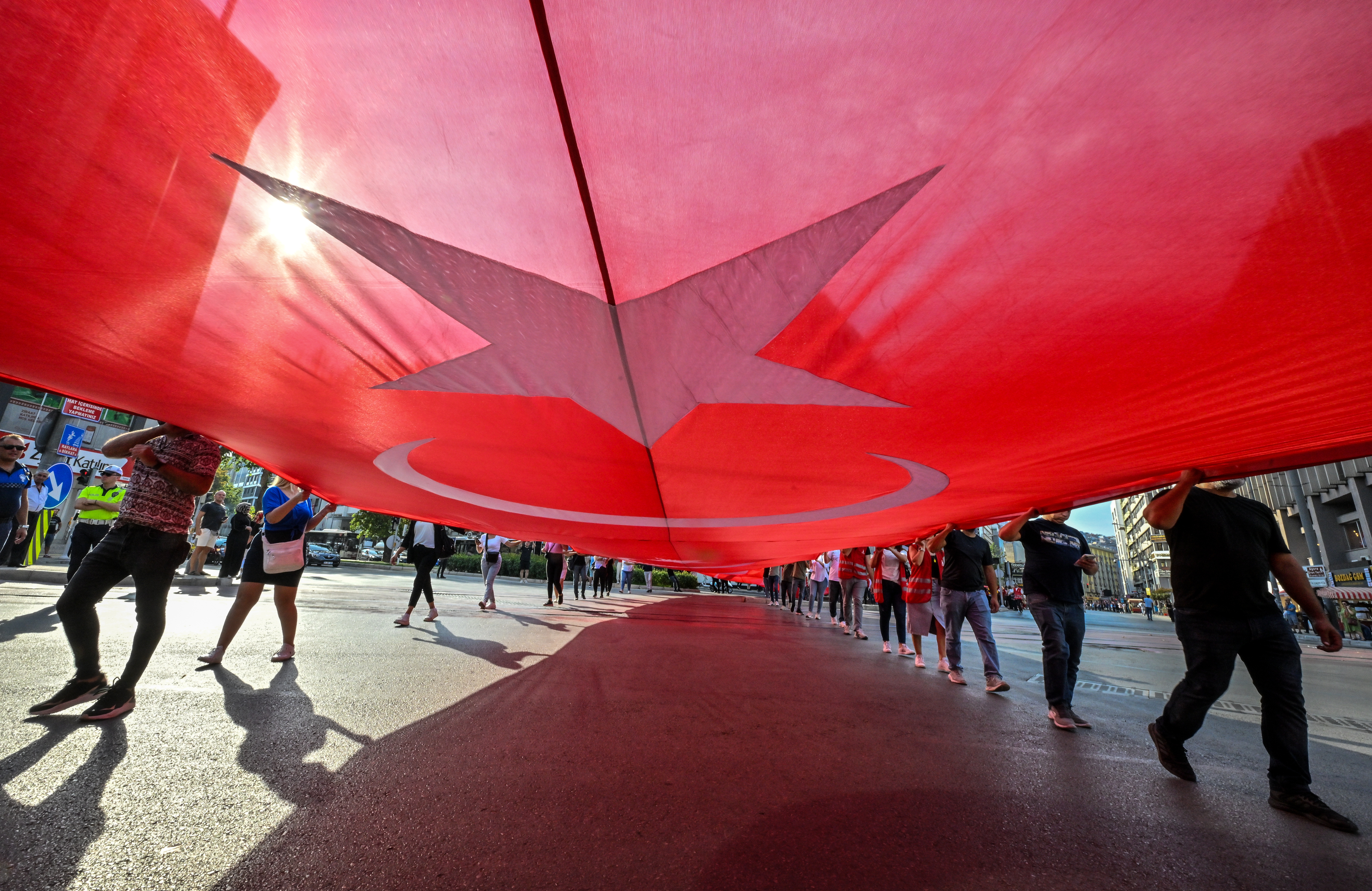İzmir Kurtuluş gurununu yaşıyor!
