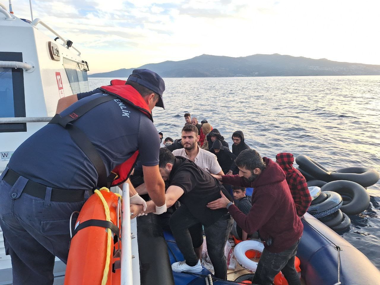 İzmir açıklarında göçmen operasyonu