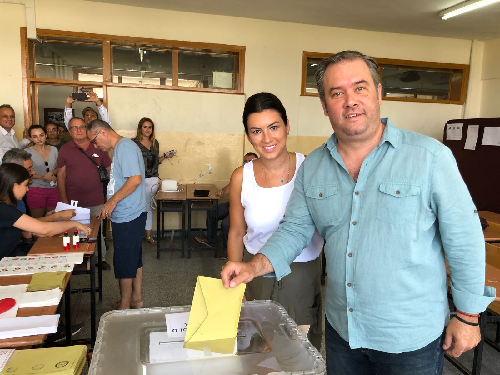 İzmir’in siyasileri sandık başında: Kim, ne mesaj verdi?