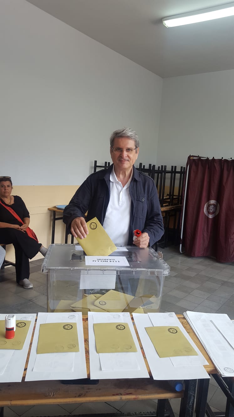 İzmir’in siyasileri sandık başında: Kim, ne mesaj verdi?