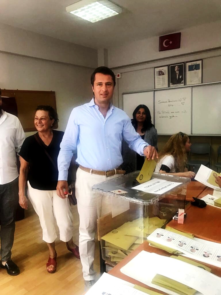 İzmir’in siyasileri sandık başında: Kim, ne mesaj verdi?