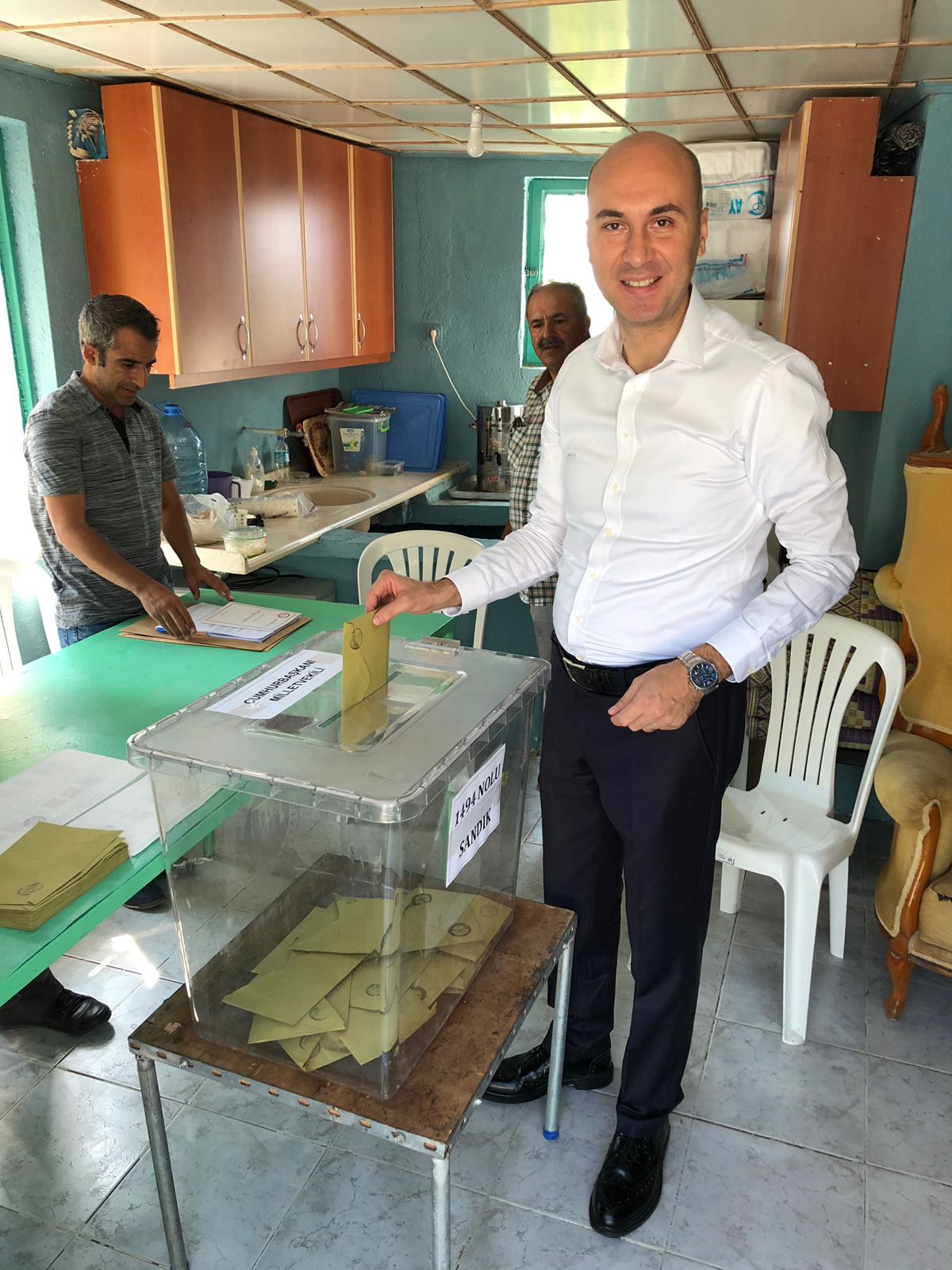 İzmir’in siyasileri sandık başında: Kim, ne mesaj verdi?