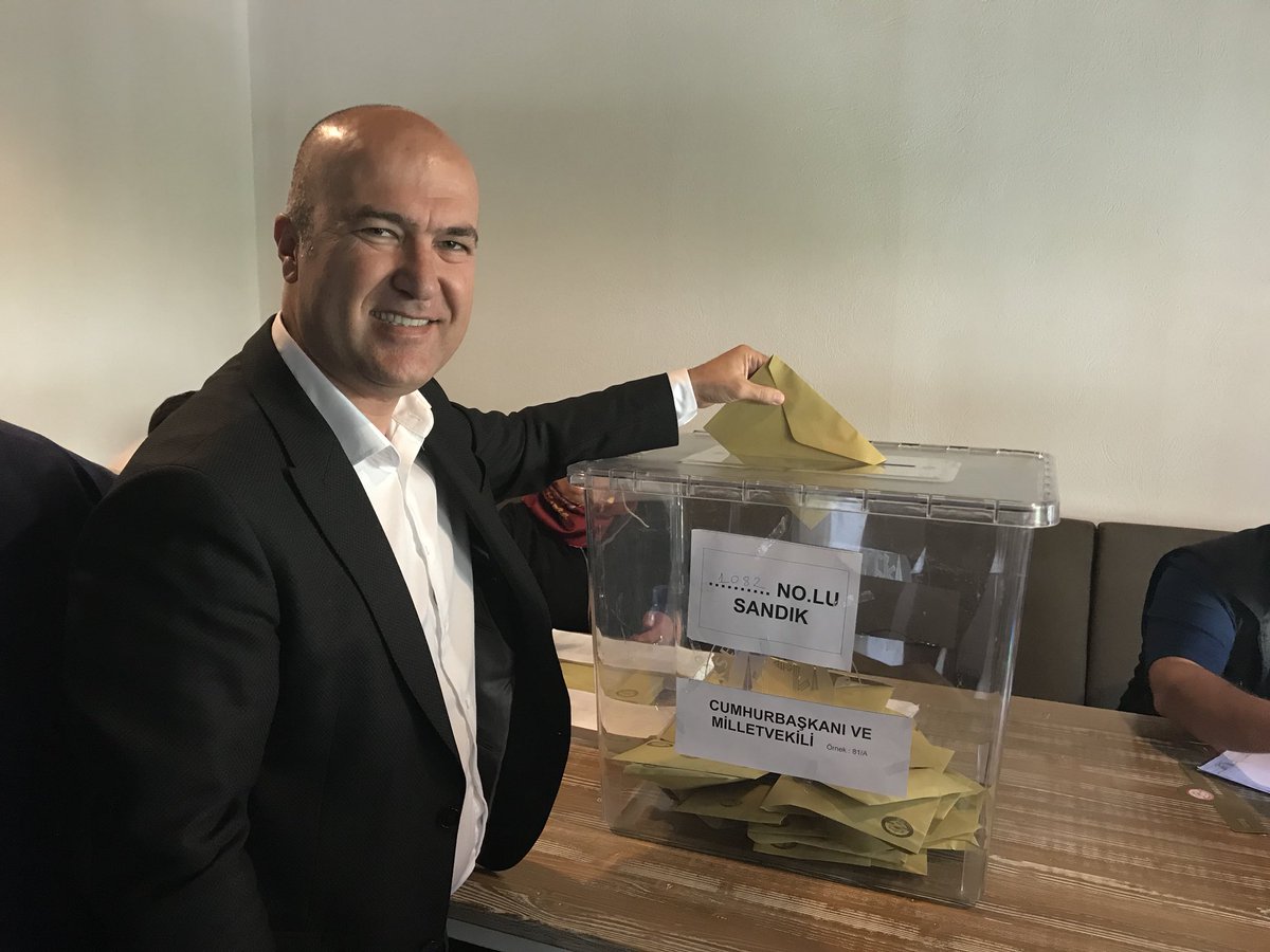 İzmir’in siyasileri sandık başında: Kim, ne mesaj verdi?