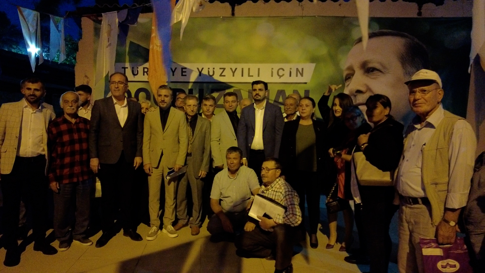 AK Partili İnan Foça ilçe başkanlığını ziyaret etti