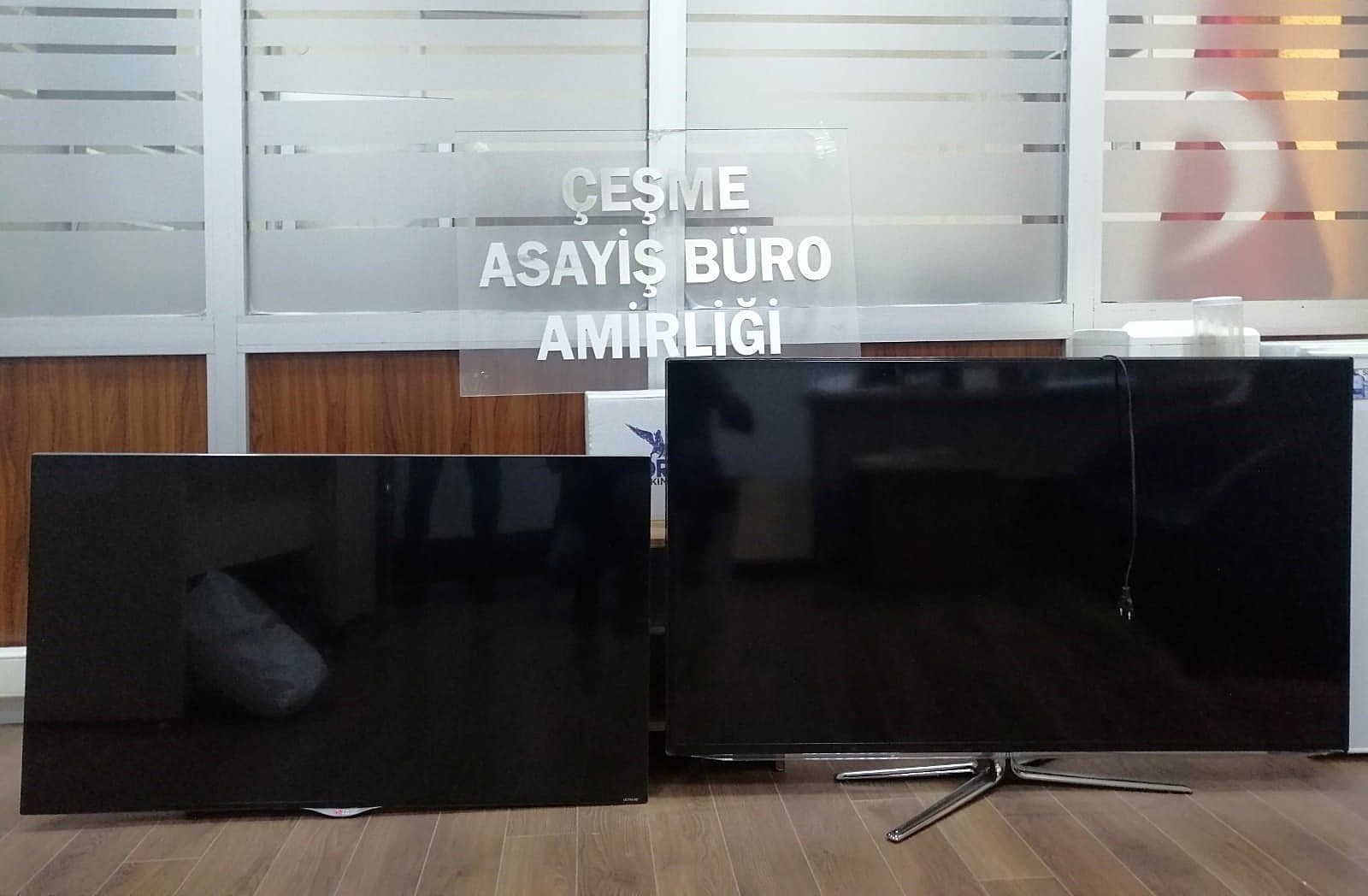 Girdikleri yazlık evleri kendi evleri gibi kullandıktan sonra soydular