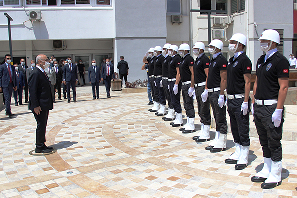 İzmir’in yeni valisi Köşger göreve başladı
