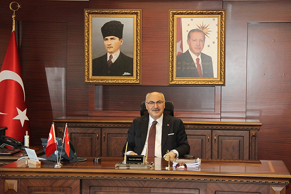 İzmir’in yeni valisi Köşger göreve başladı