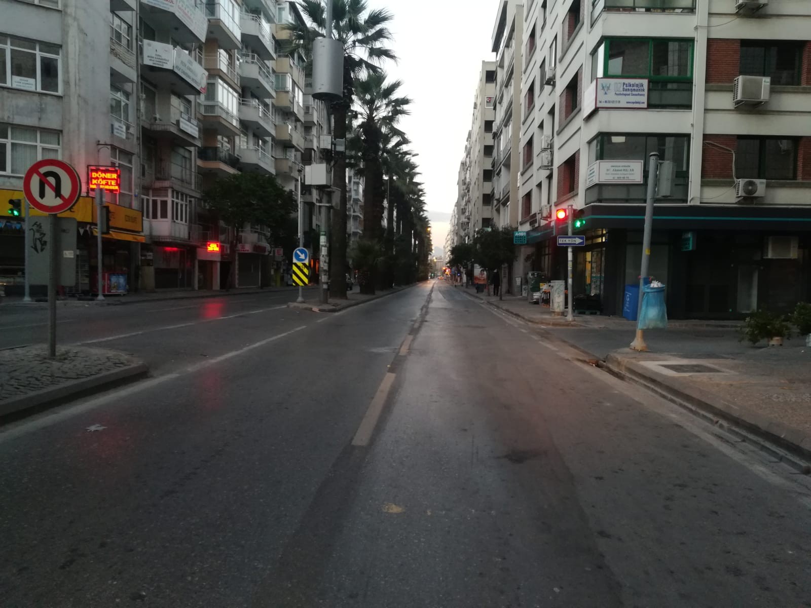 İzmir'de kısıtlamasının ilk gününde kenti sessizlik sardı