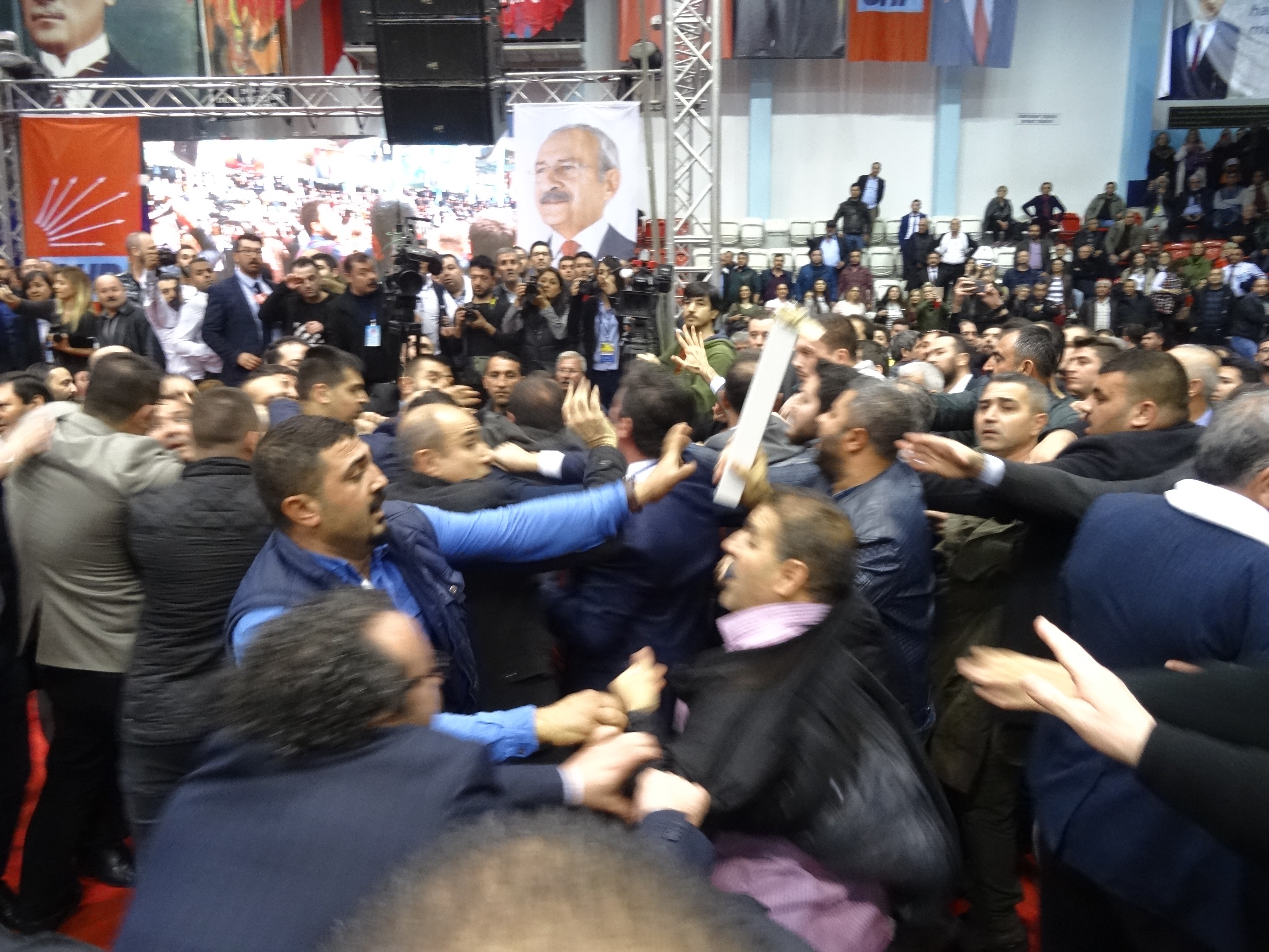 ÖRGÜT DEĞİL AZİZ KAZANDI