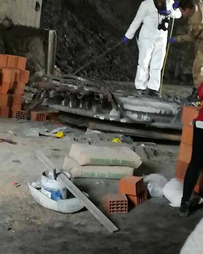 4 tonluk malzemenin altında kalan 2 işçi hayatını kaybetti