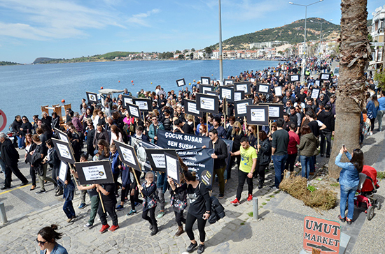 Çocuk istismarına karşı yürüdüler
