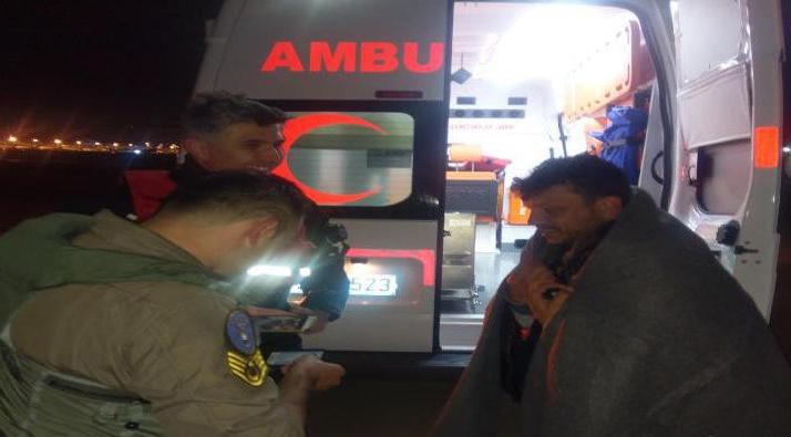 Yatta mahsur kalan şahıs helikopterle kurtarıldı