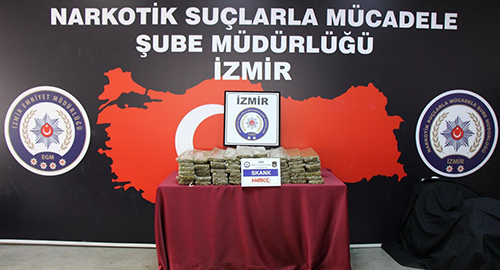 İzmir polisinden film gibi uyuşturucu operasyonu