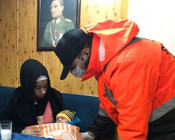 İzmir’de 64 kaçak göçmen yakalandı