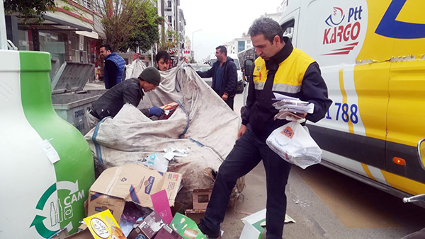 Resmi evrakları çöp zannedince kırmızı alarm verildi