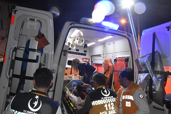 Kontrolden çıkan otobüs eve girdi