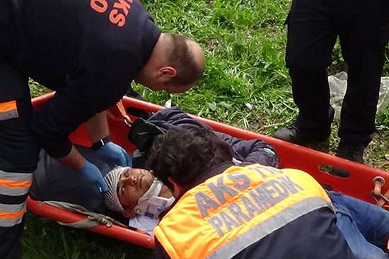 Dengesini kaybetti dereye düştü: 1 yaralı