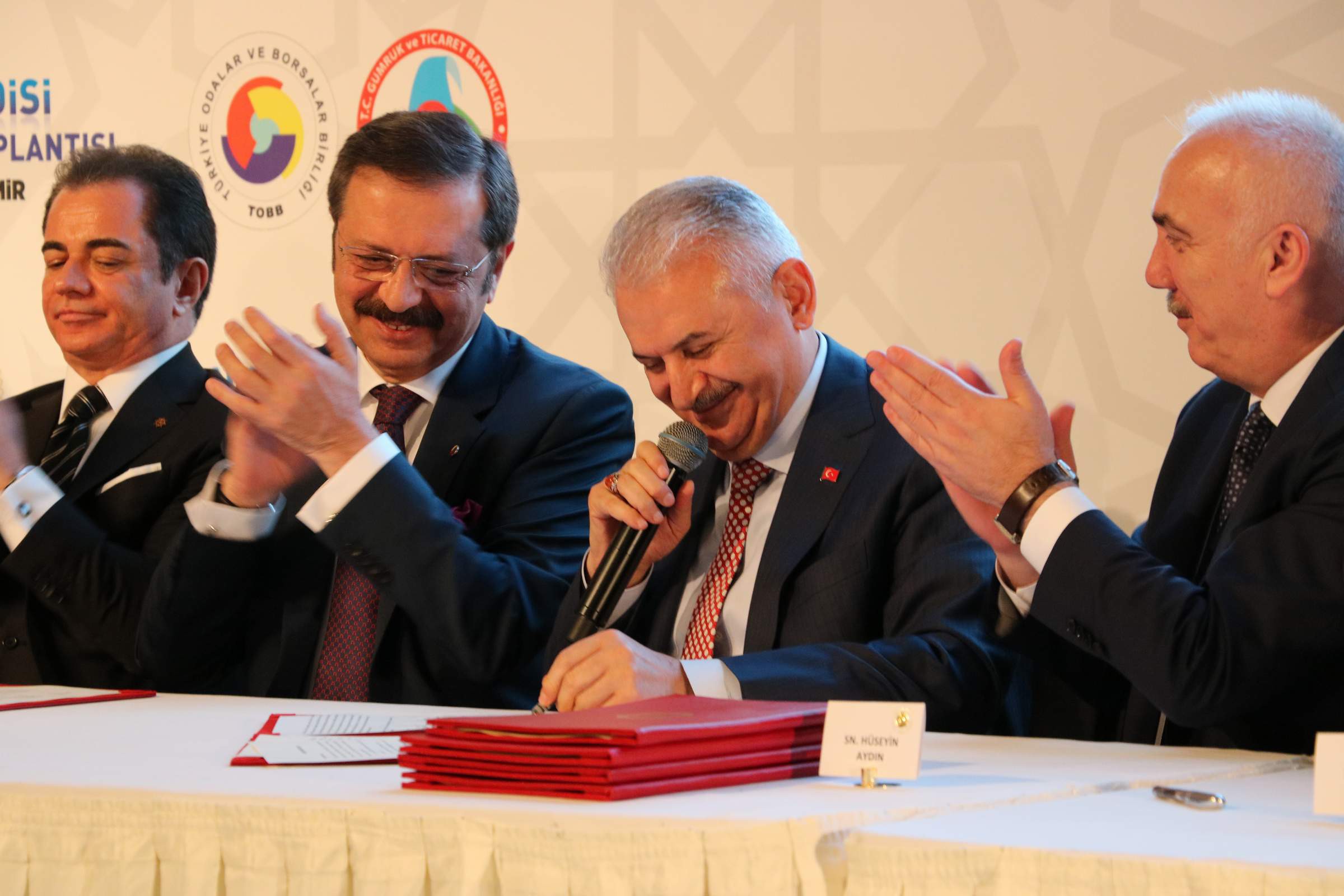 Başbakan Yıldırım: “Türkiye yandı bitti diyenler mosmor oldu”