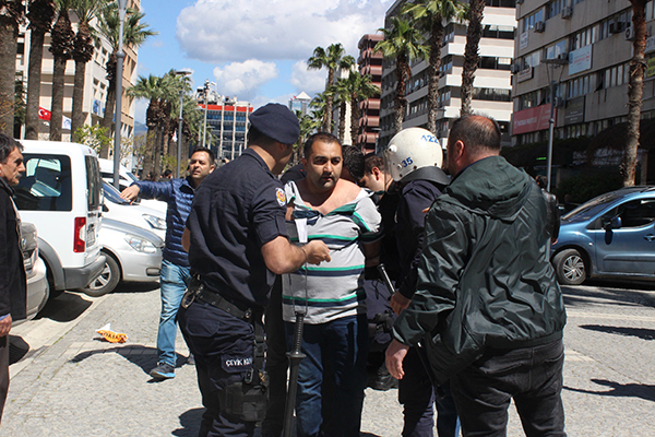 Eylem yapan pazarcılara biber gazlı müdahale