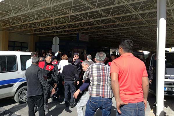 Balçova'da silahlı kavga: 4 yaralı