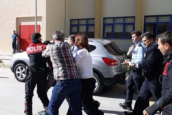 Balçova'da silahlı kavga: 4 yaralı