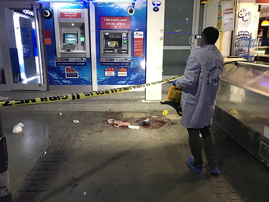 16 yaşındaki genç, tartıştığı 2 kişiyi bıçakladı