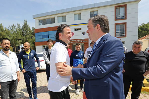 Başkan Piriştina futbolculara moral verdi, prim dağıttı