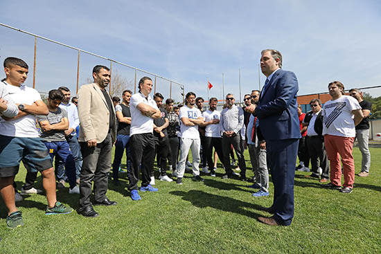 Başkan Piriştina futbolculara moral verdi, prim dağıttı