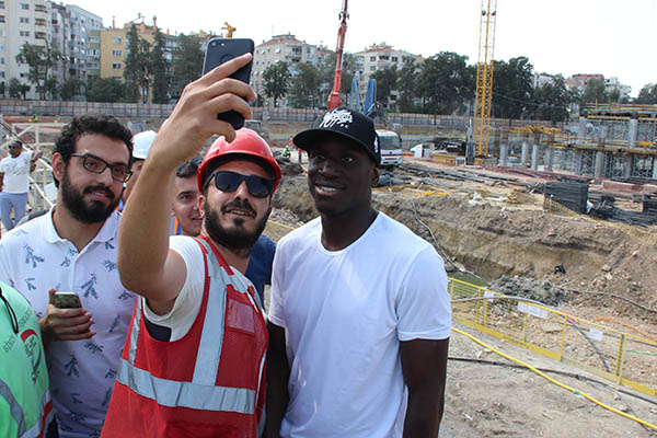 Göztepeli futbolcular, yeni stat inşaatını gezdi