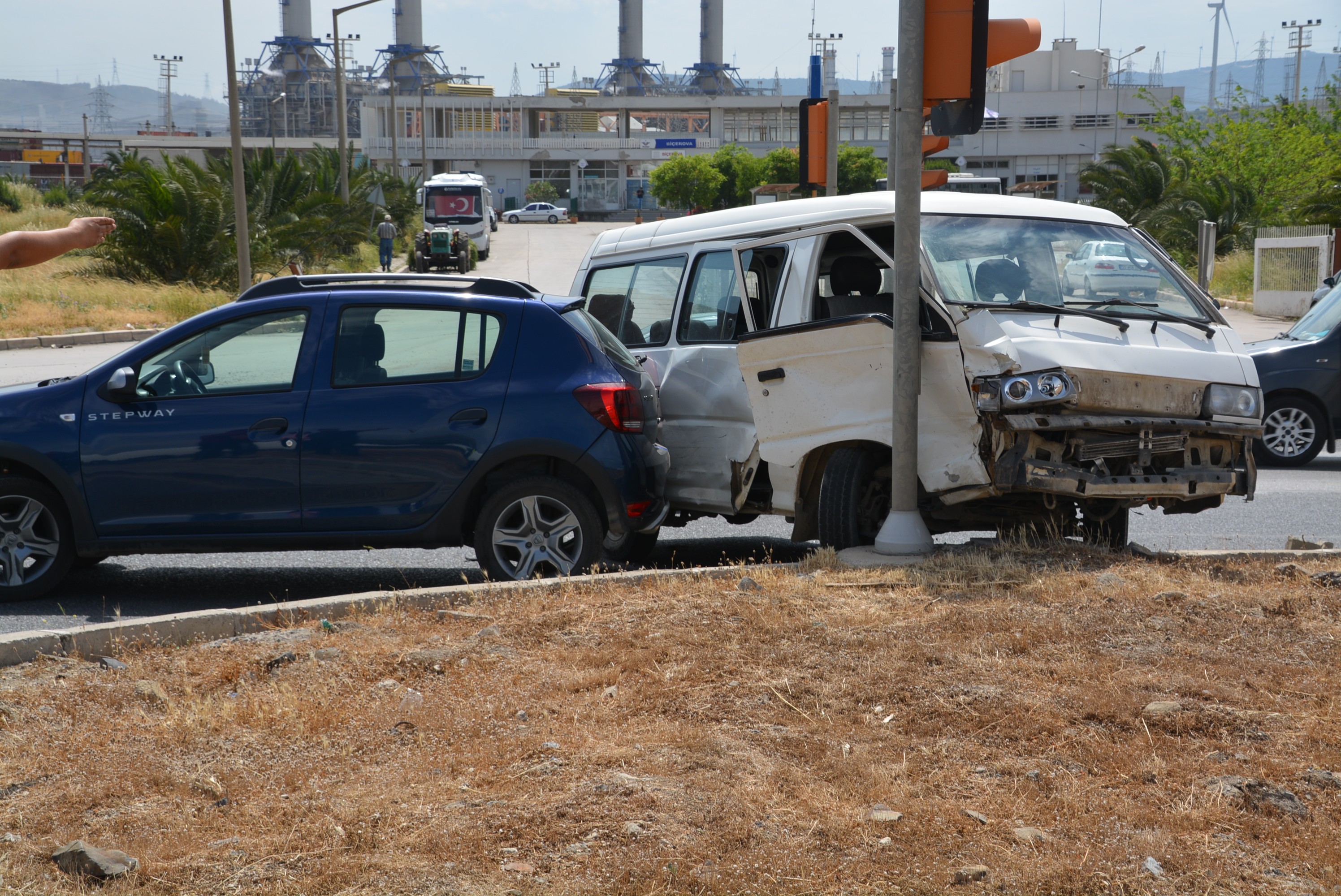 İzmir’de Meydana gelen Trafik kazasında 2 kişi yaralandı