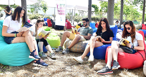 İzmir'e gezgin akını