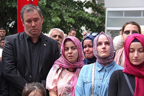 Anneler Anıtı gözyaşlarıyla açıldı