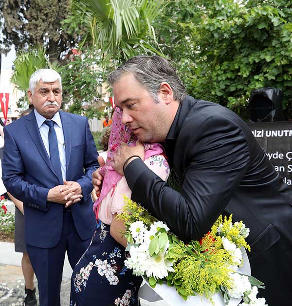 Anneler Anıtı gözyaşlarıyla açıldı