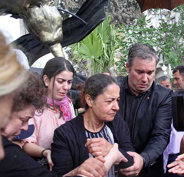 Anneler Anıtı gözyaşlarıyla açıldı