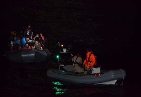 İzmir'de 48 göçmen yakalandı