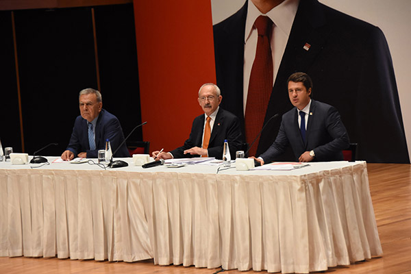 Kılıçdaroğlu, toplumun kanaat önderleri ile buluştu